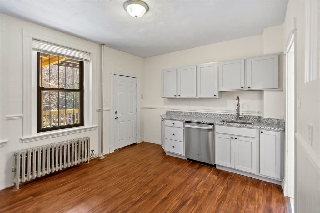 868 Huntington Ave photo 4