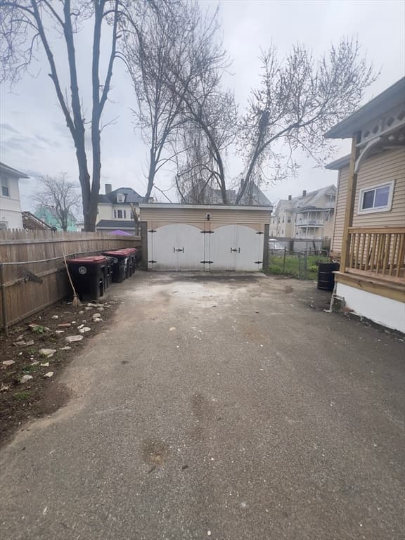 34 Winthrop St photo 3