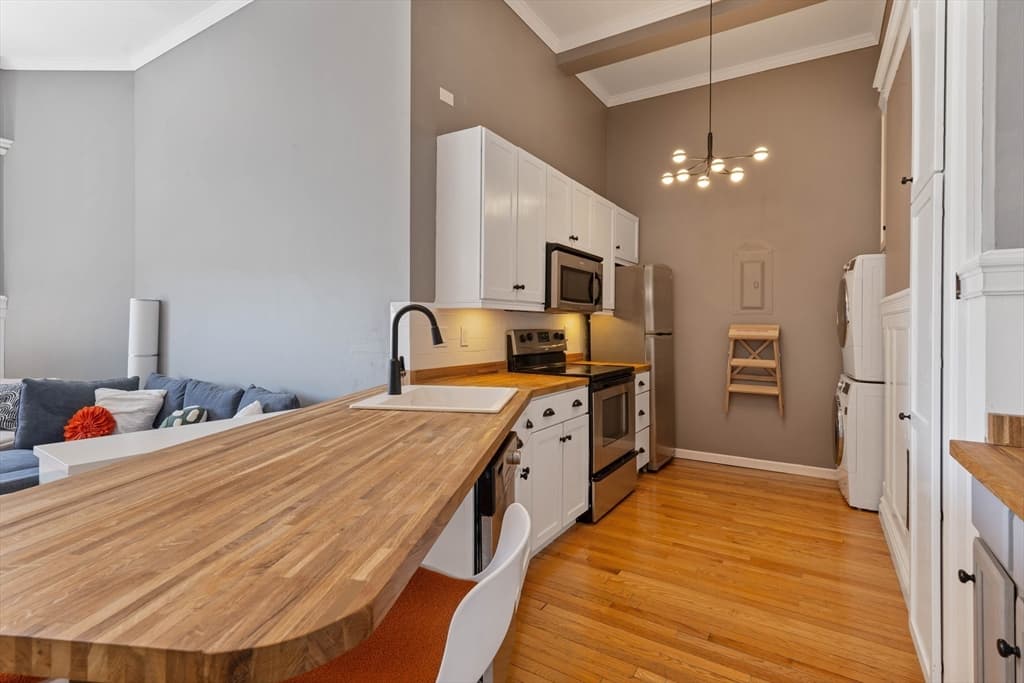 16 Balmoral Street #304 photo 5