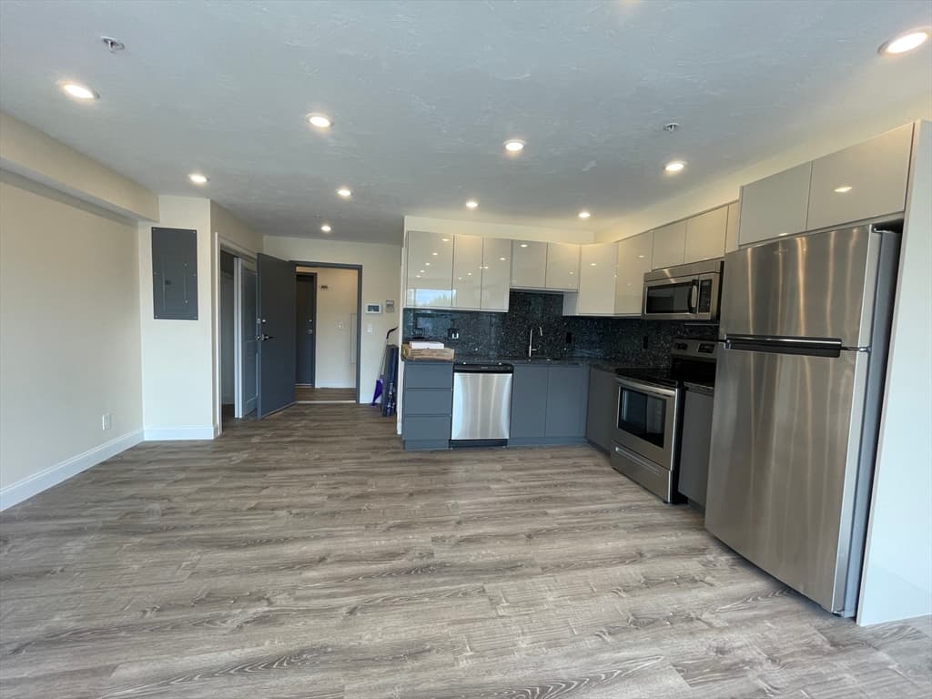 1028 Commonwealth Ave #306