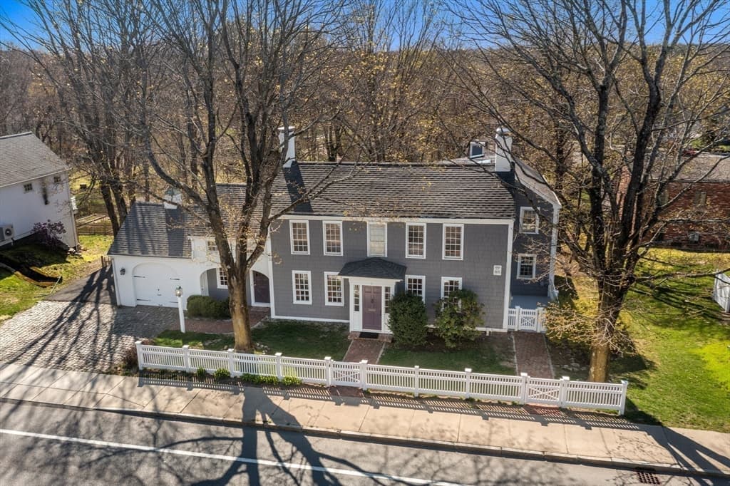 757 High St