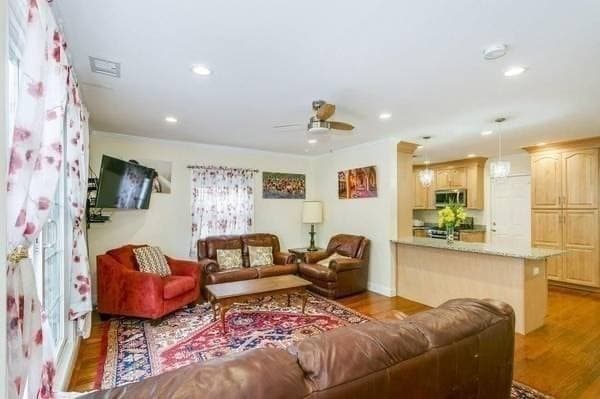 16 Eliot Crescent #1