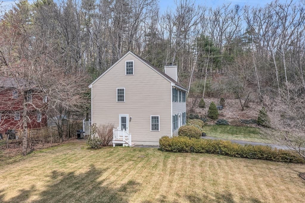 25 Hemlock Rd photo 2