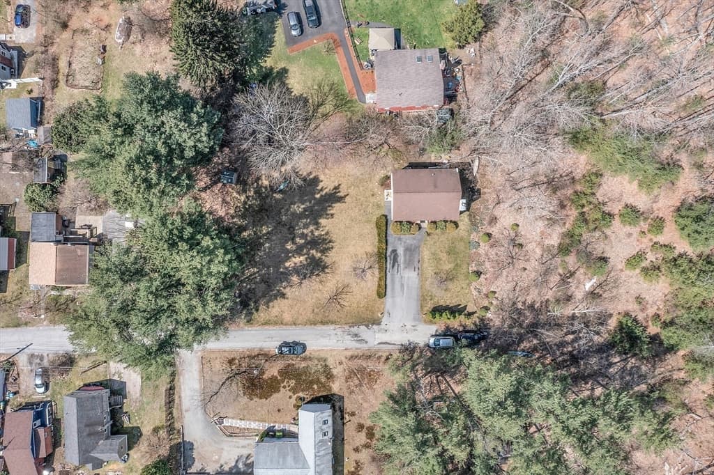 25 Hemlock Rd photo 3
