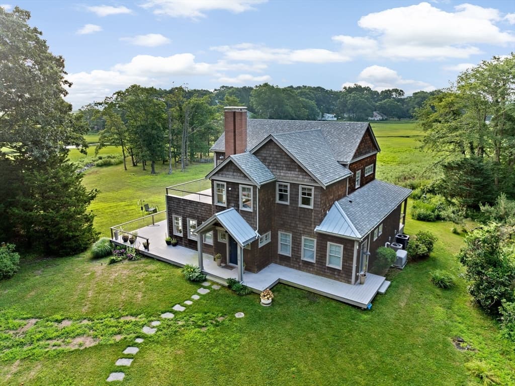 210 Damons Point Rd photo 3