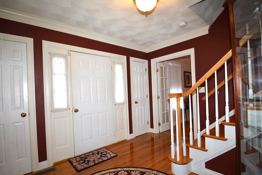141 Eastgate Road photo 3