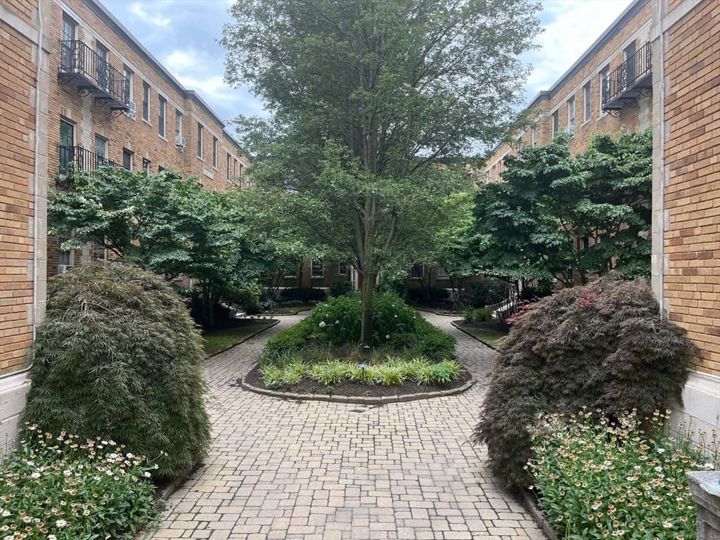 856 Massachusetts Ave. #2