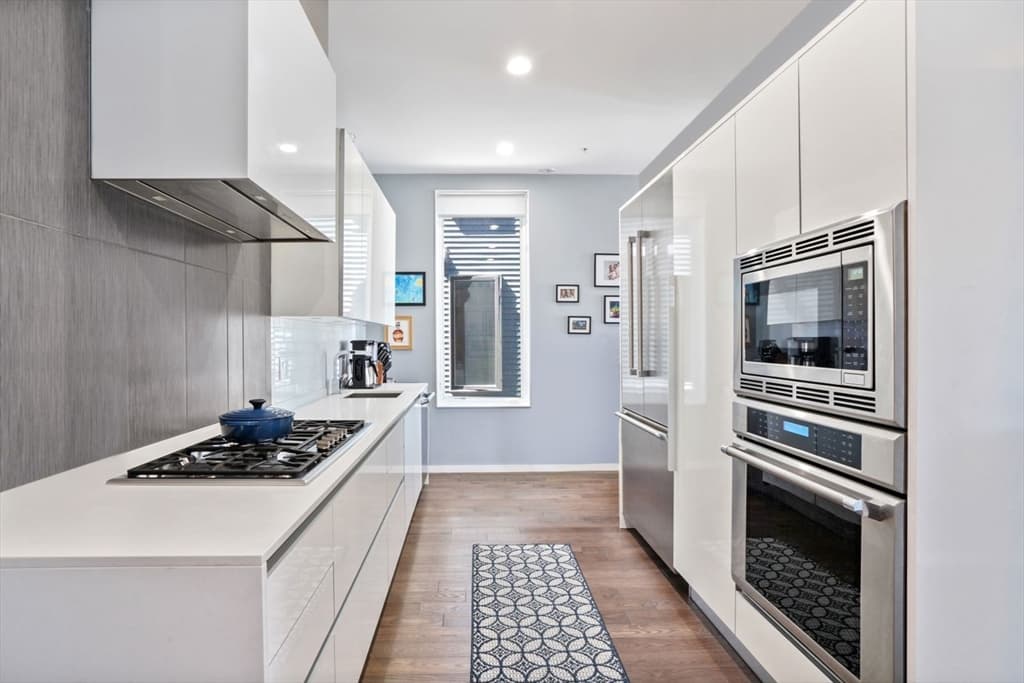 515 E 1st St #3