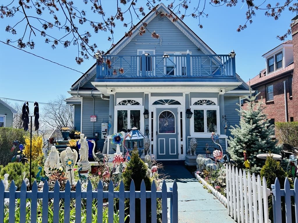 198 Orient Ave photo 2