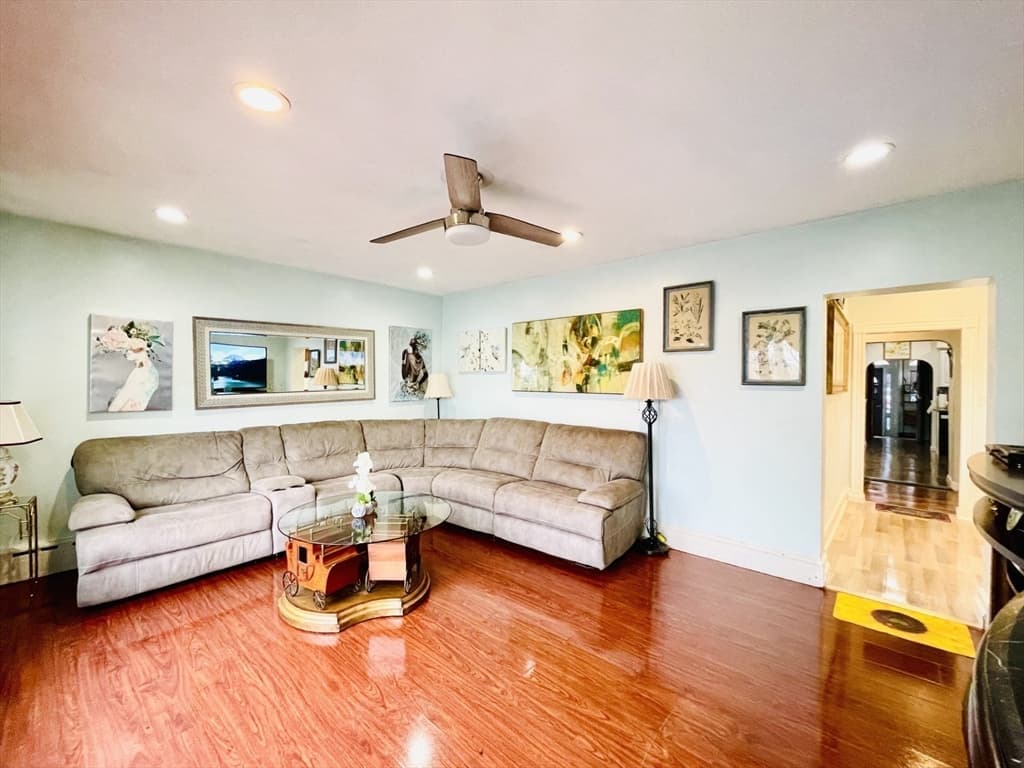 198 Orient Ave photo 4