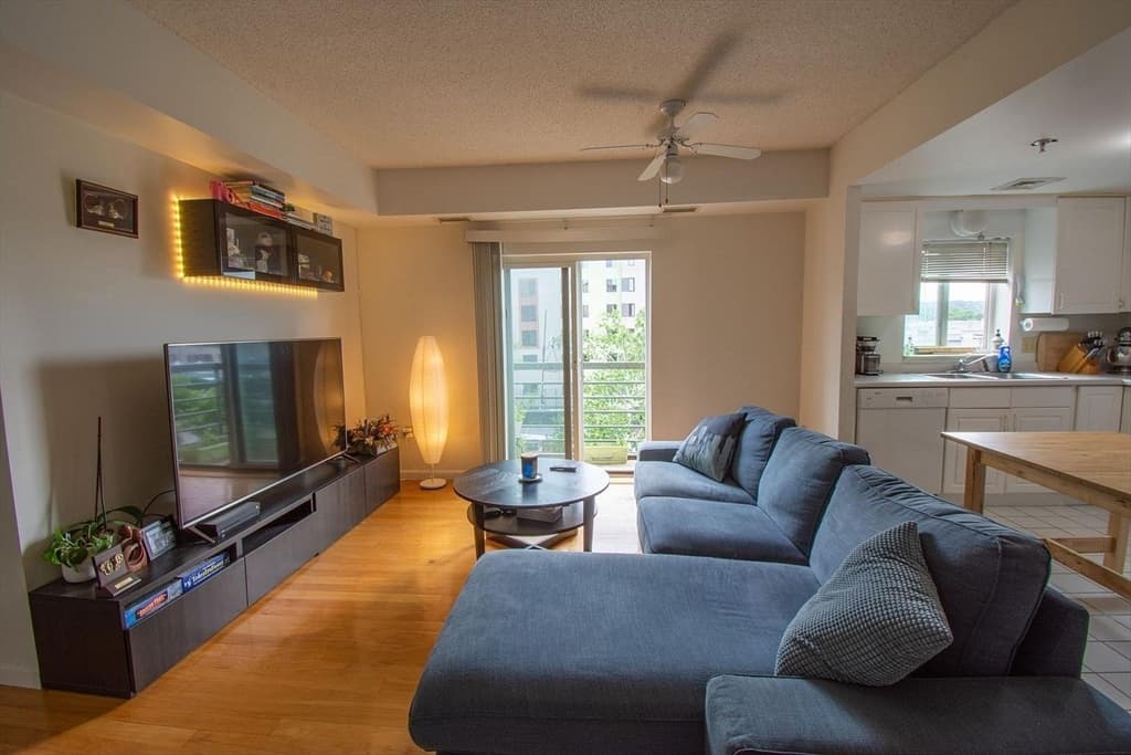 655 Concord Ave #403 photo 3