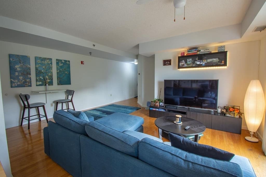 655 Concord Ave #403 photo 4