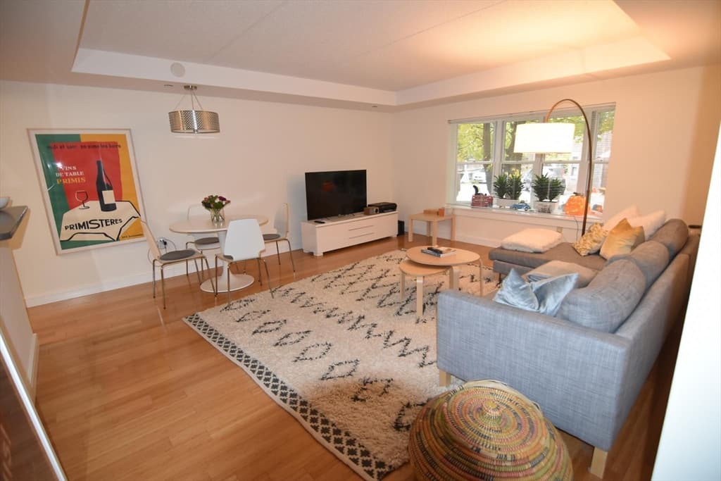 77 Marion #106 photo 2