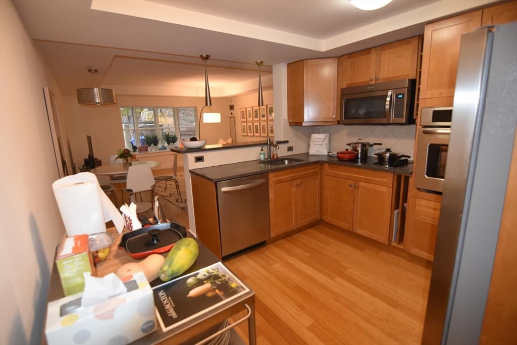77 Marion #106 photo 3
