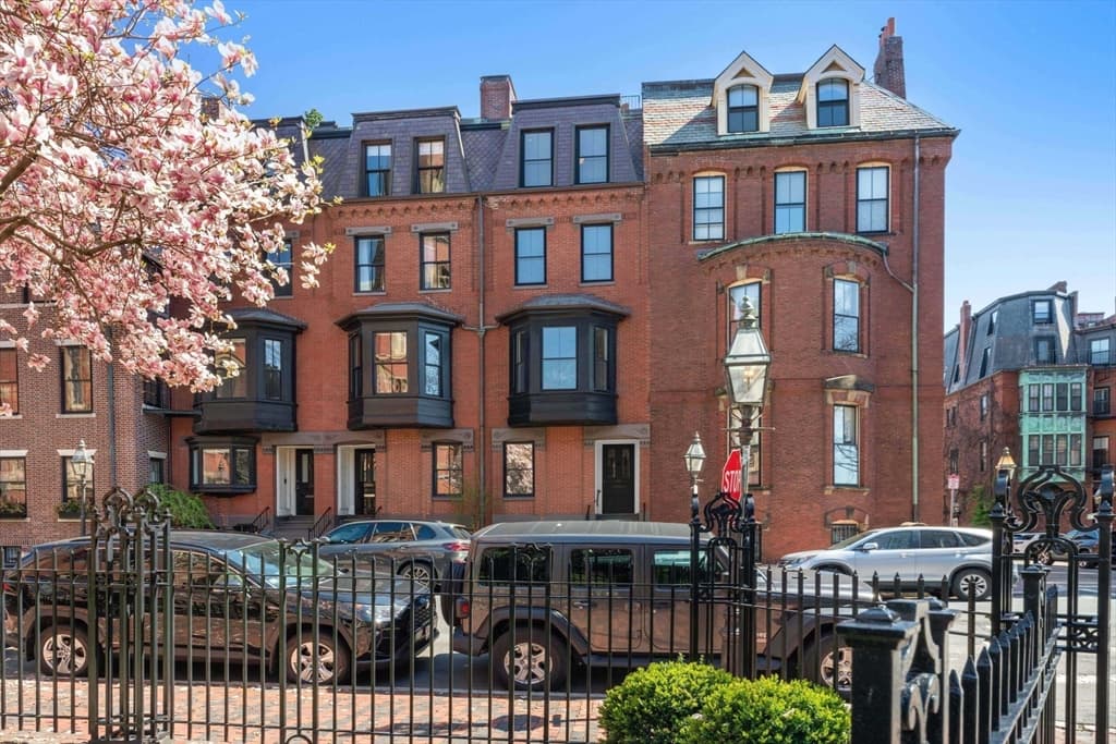 160 Mt Vernon St
