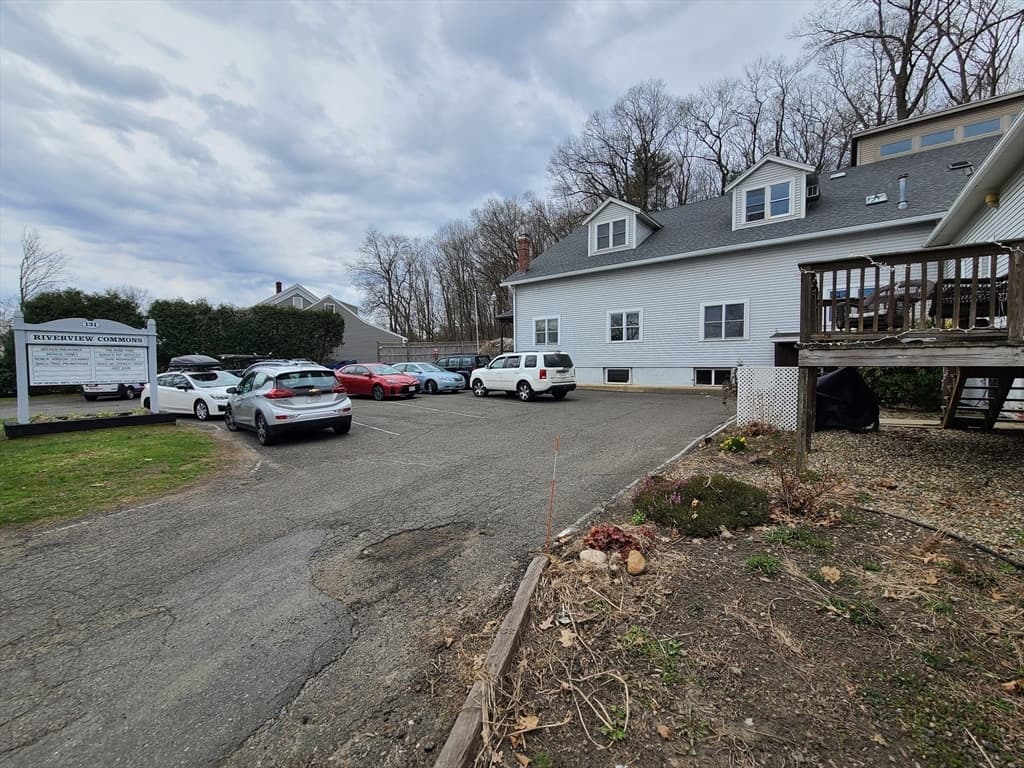 131 Main St photo 2