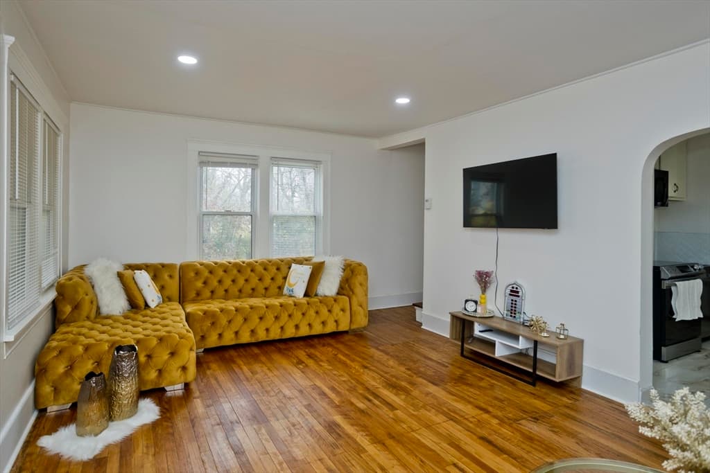 16 Fairlawn Cir photo 2