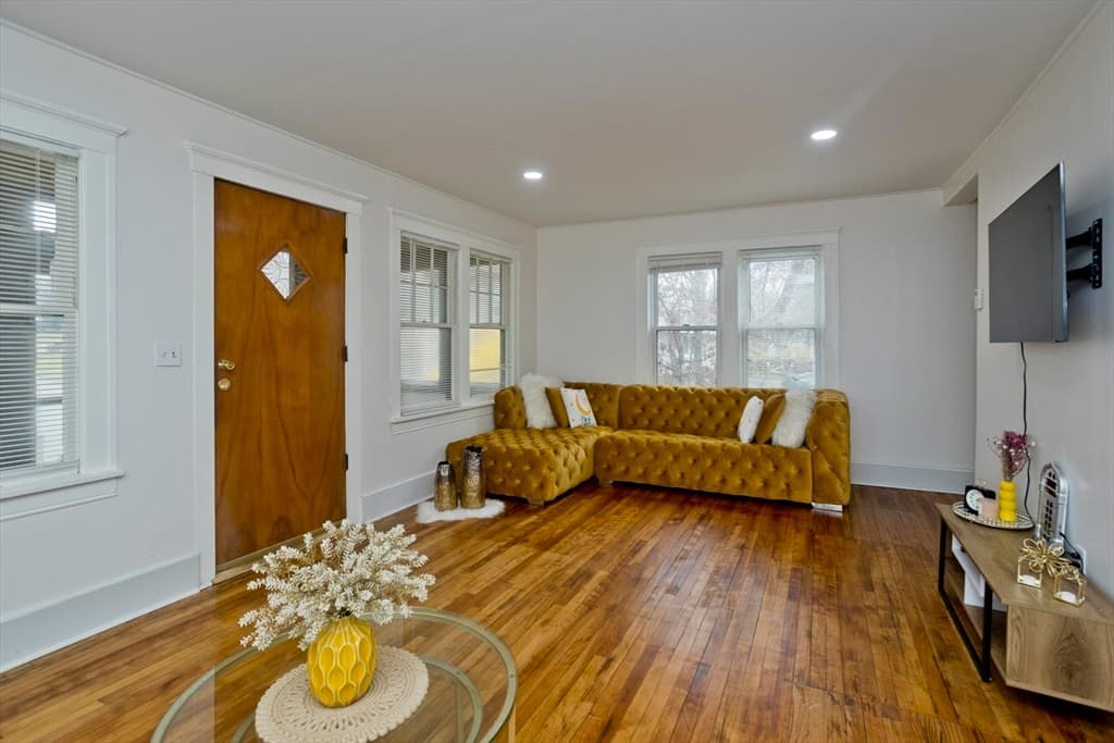 16 Fairlawn Cir photo 3