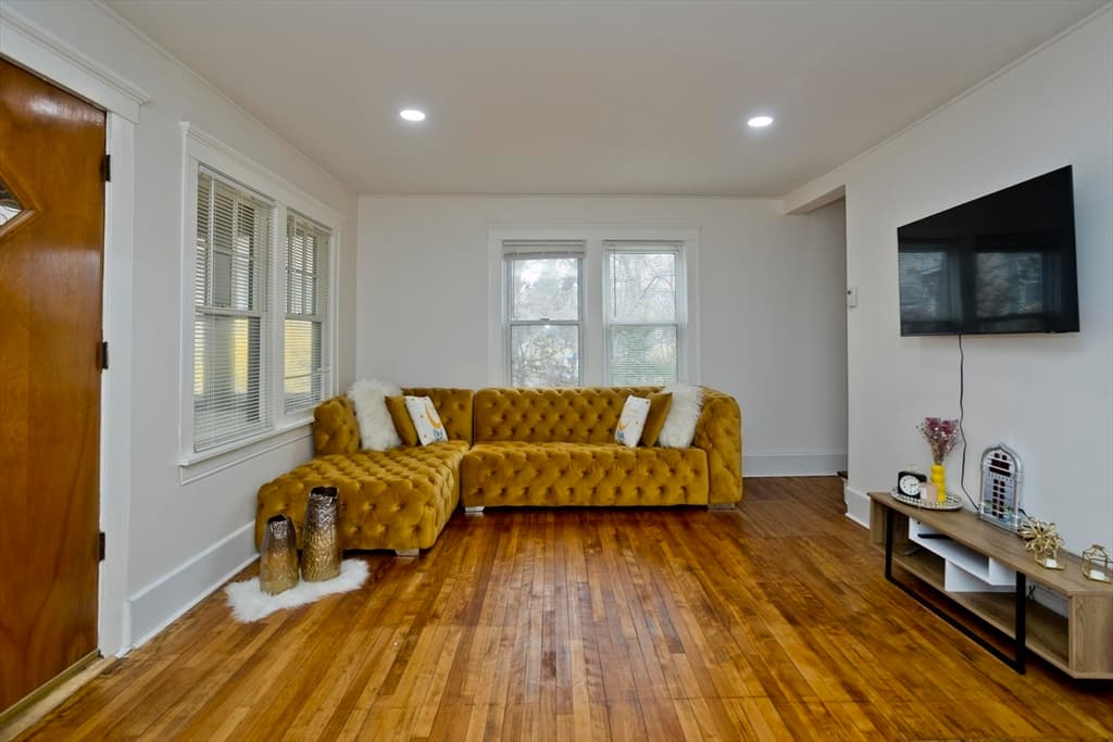 16 Fairlawn Cir