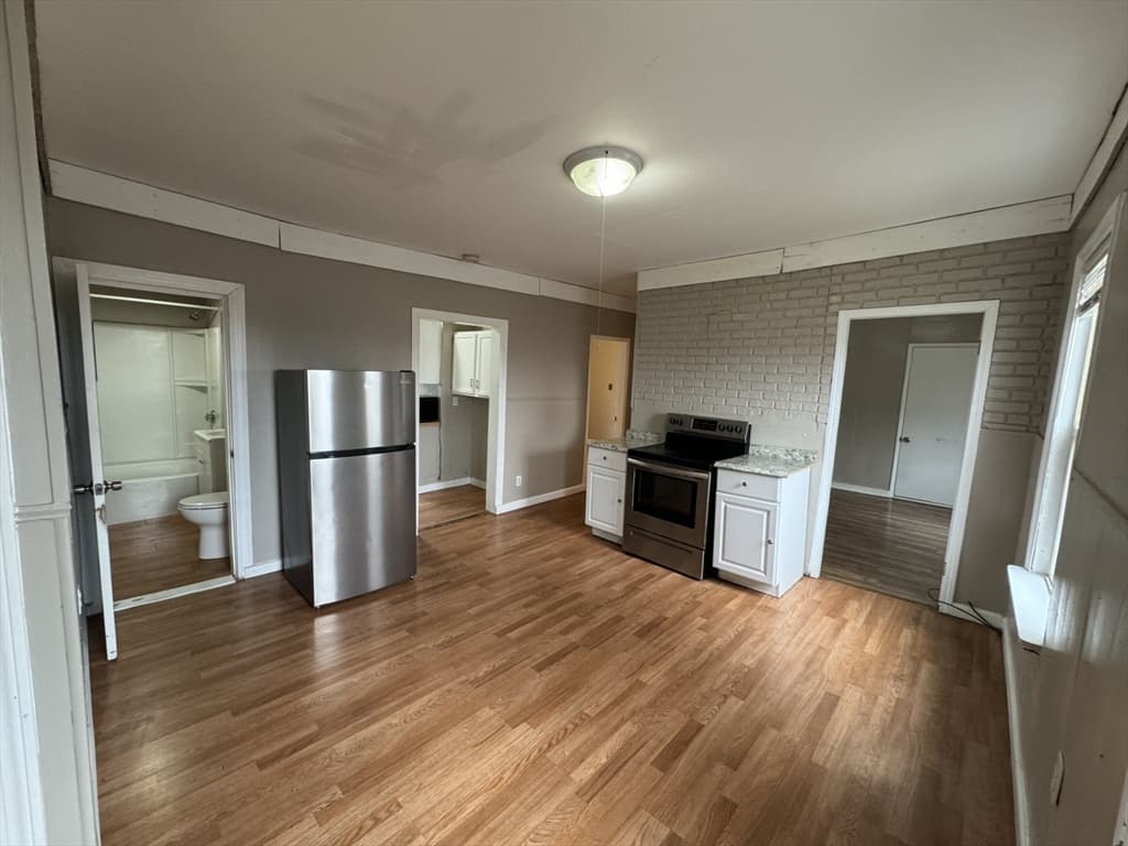 8 Newport St #2
