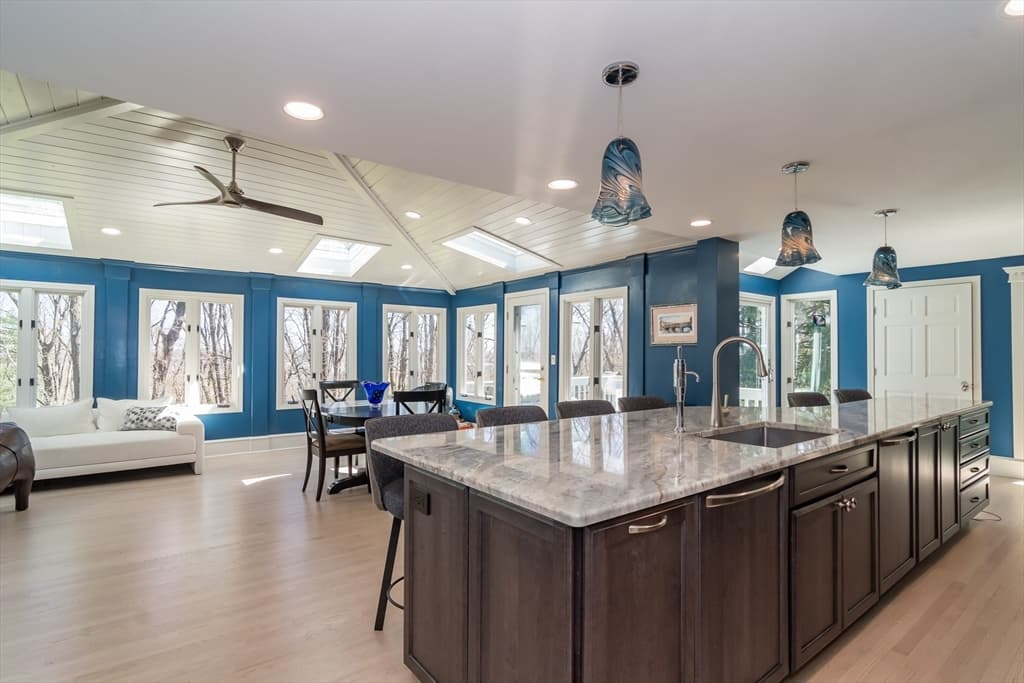 25 Coachman Ln photo 2
