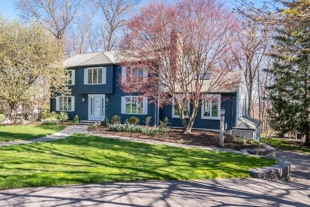 25 Coachman Ln