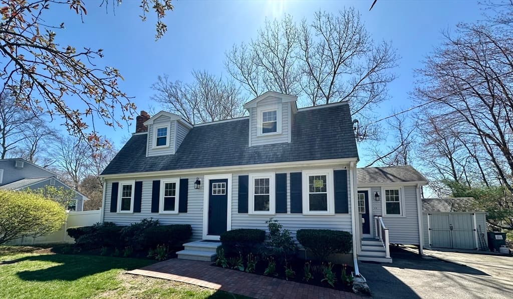 410 Village Street photo 2