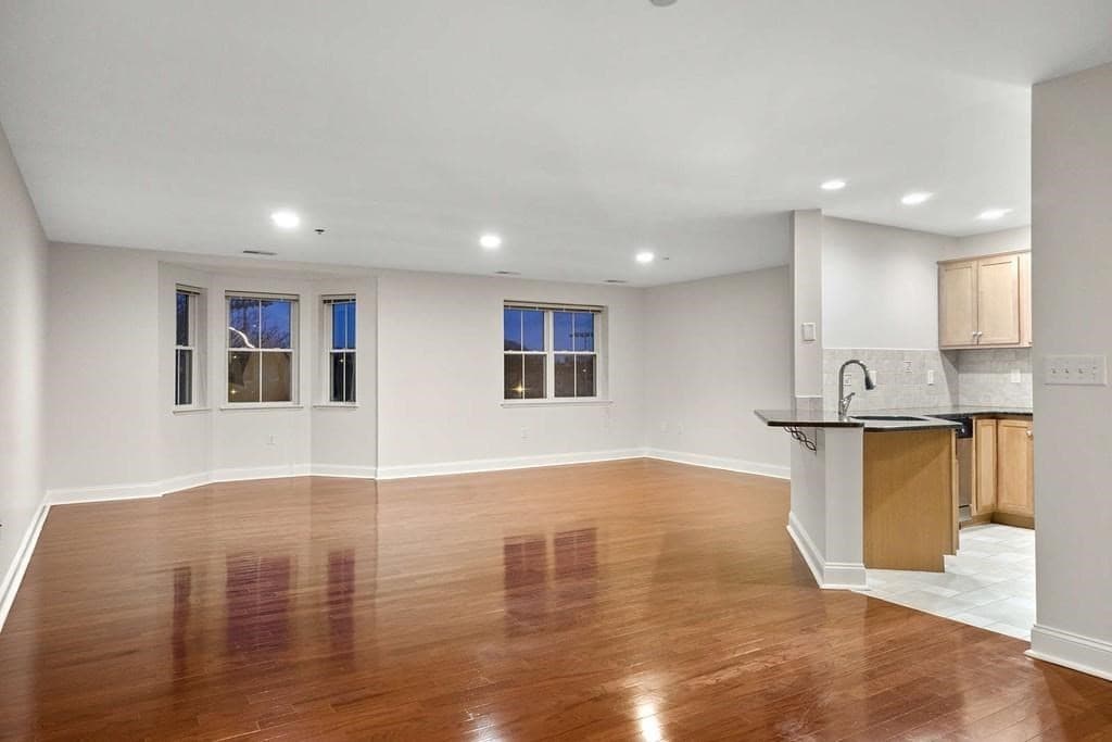 120 Wyllis Ave #424 photo 2