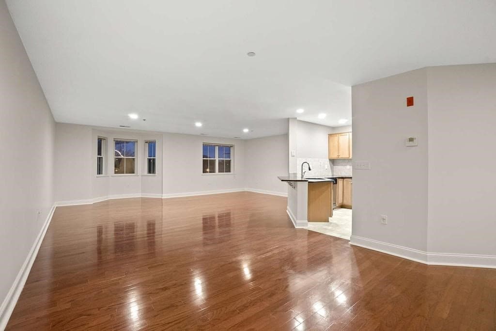120 Wyllis Ave #424 photo 3