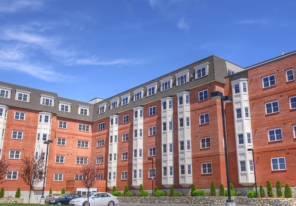 120 Wyllis Ave #424