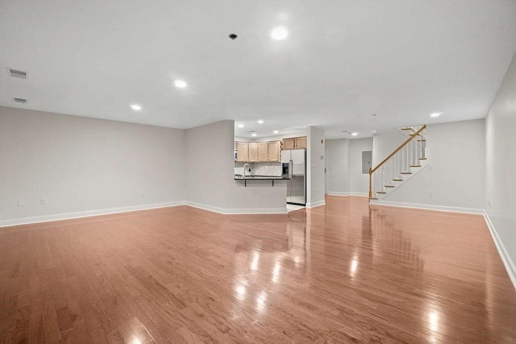 120 Wyllis Ave #424 photo 4
