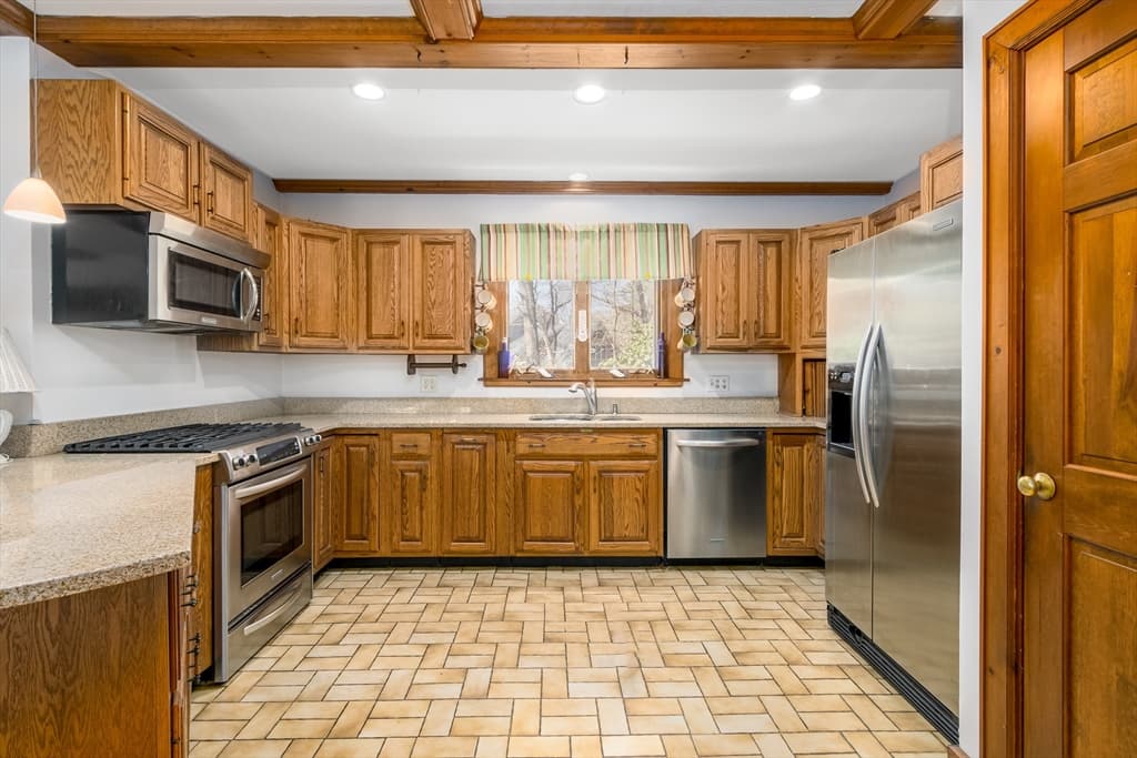309 Oakmont Rd photo 3