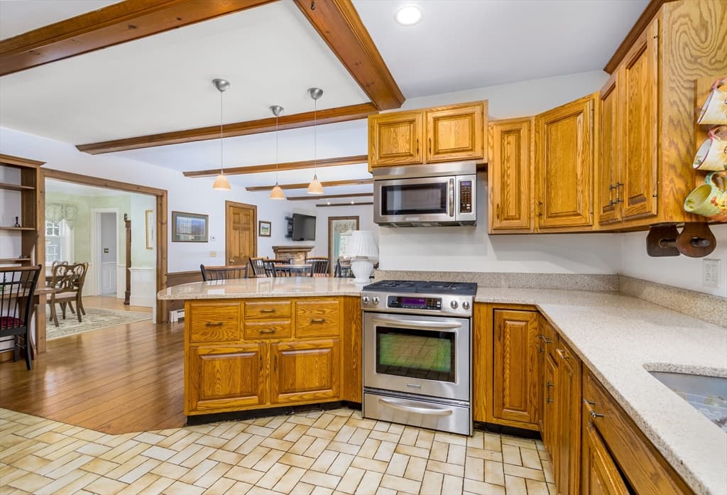 309 Oakmont Rd photo 4