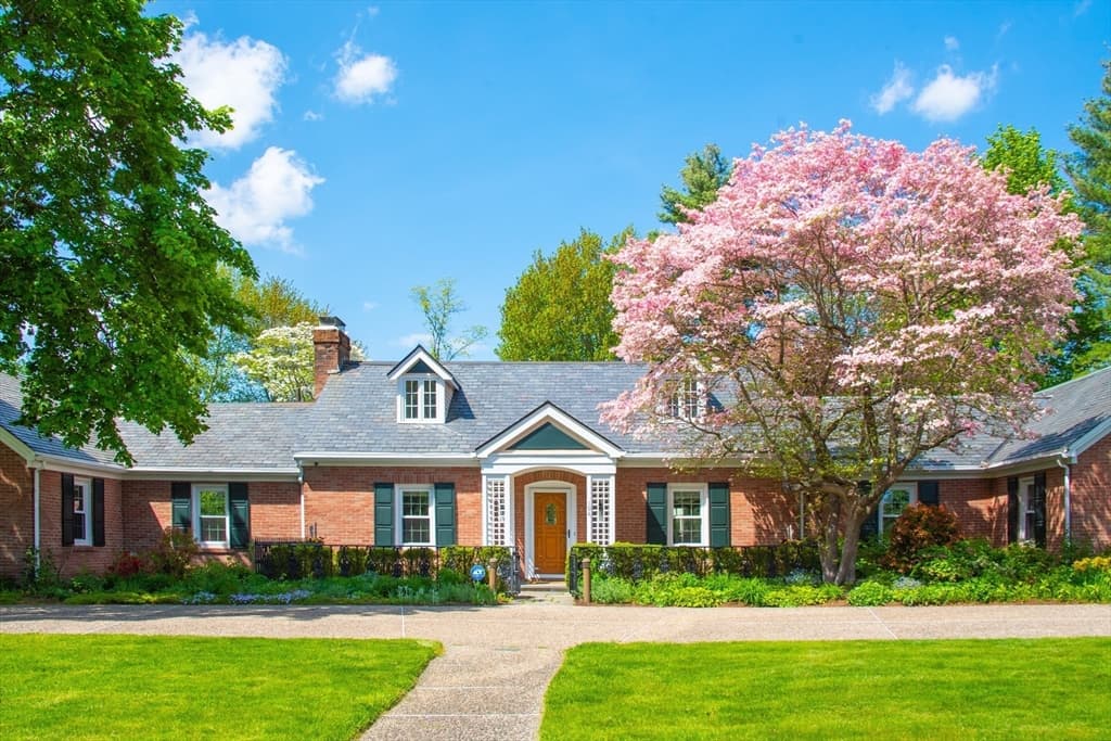 194 Maple Street photo 2