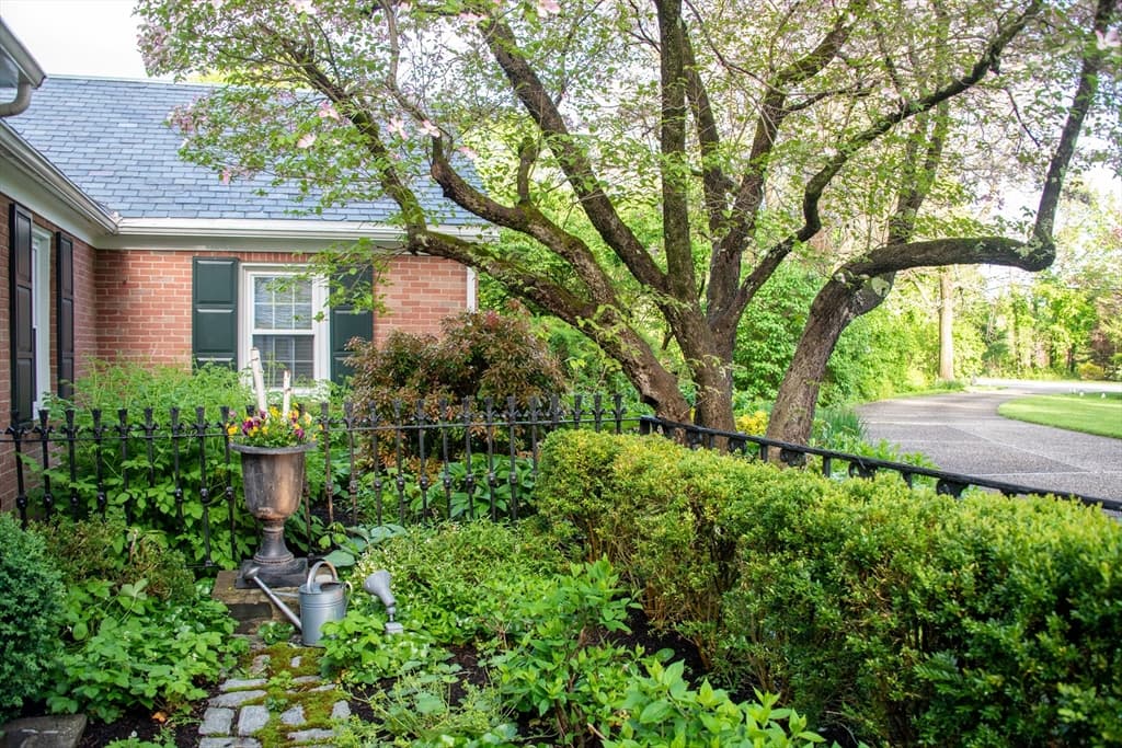 194 Maple Street photo 3