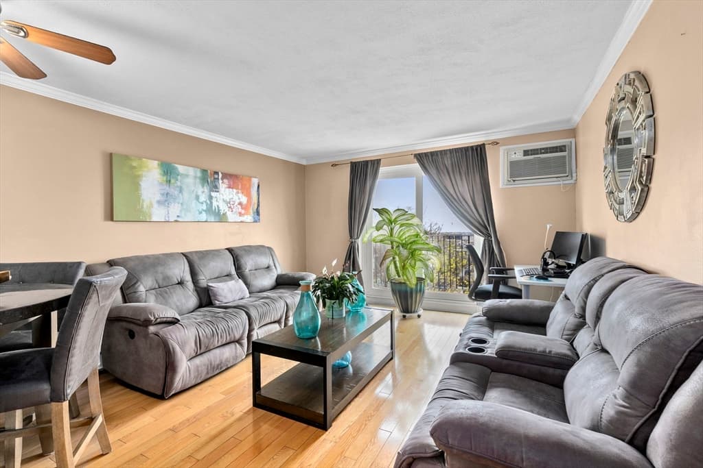 55 Eleanor St #19 photo 2