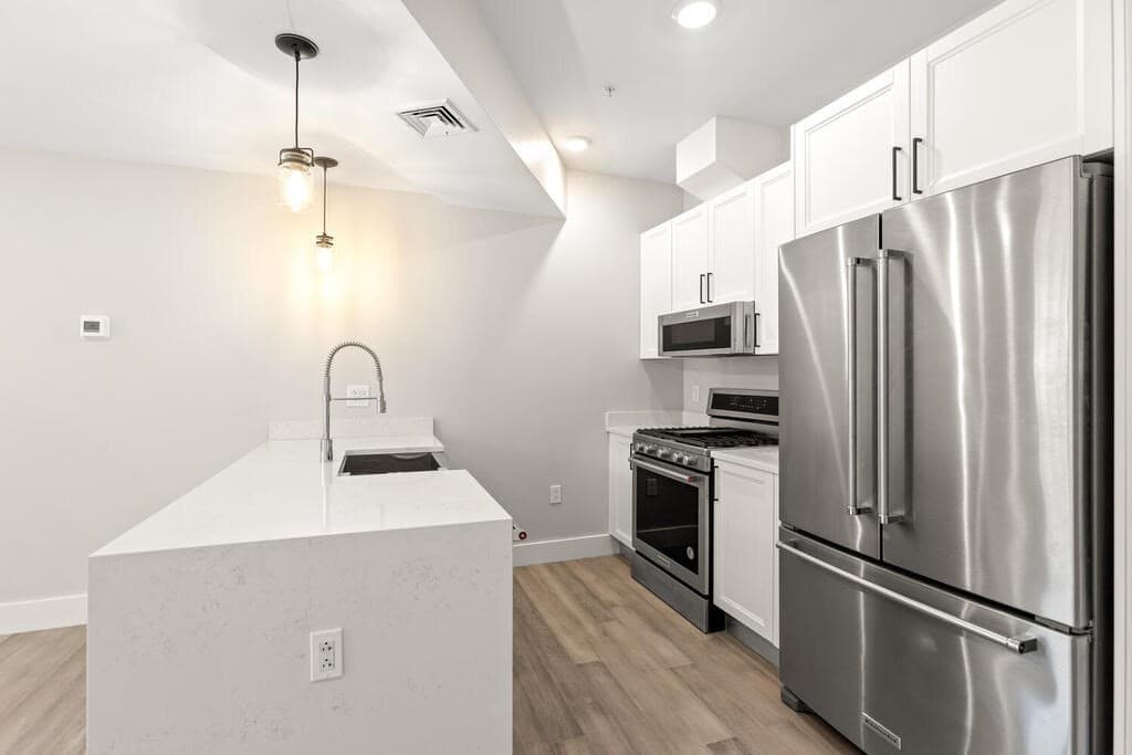 305 Webster Avenue #204 photo 3