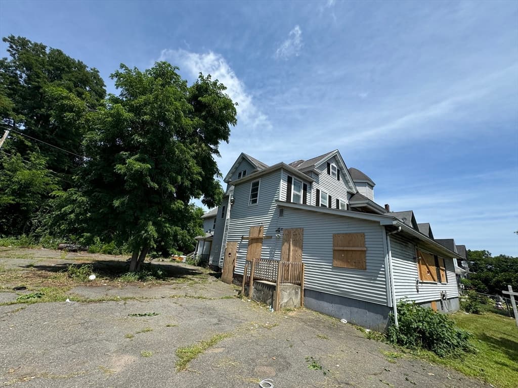 223 Elm St photo 2