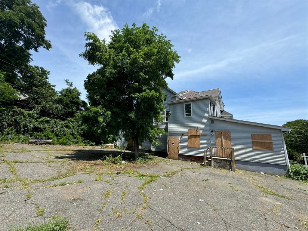 223 Elm St photo 3