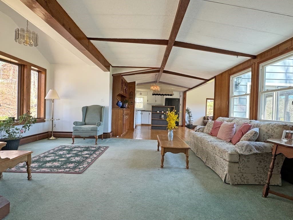39 Pleasant Street photo 3