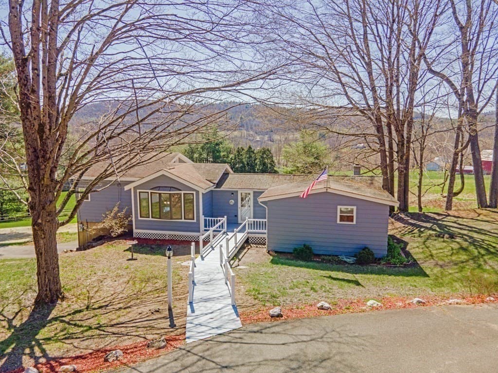39 Pleasant Street