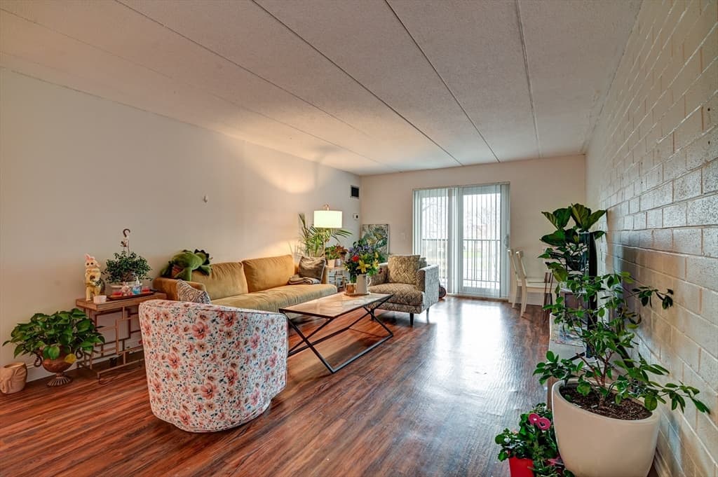 185 Quincy Shore Dr #27 photo 3