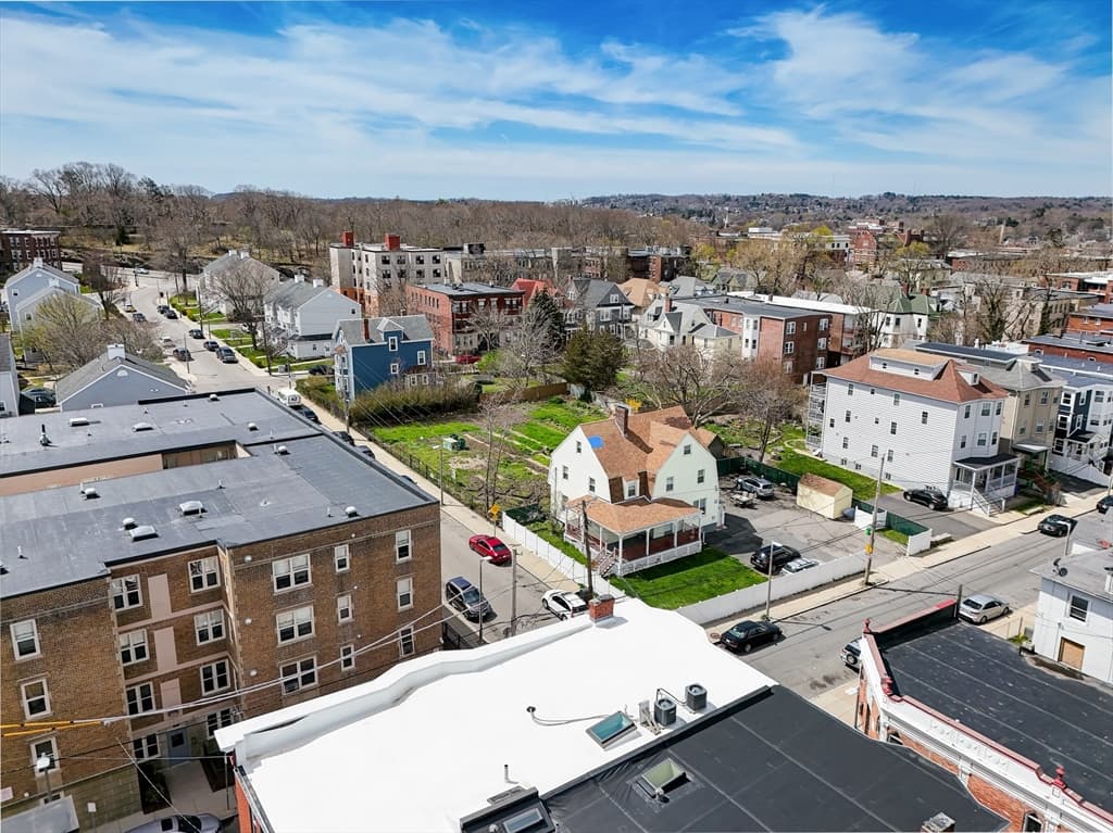 208 Harold St photo 2