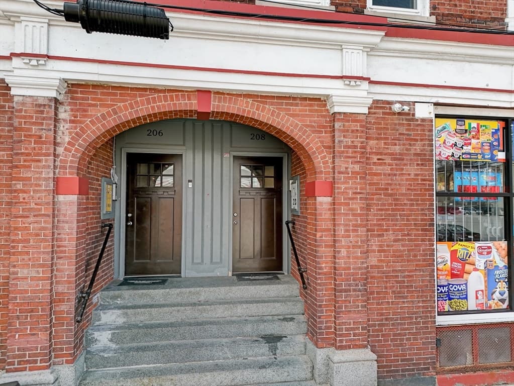 208 Harold St photo 5