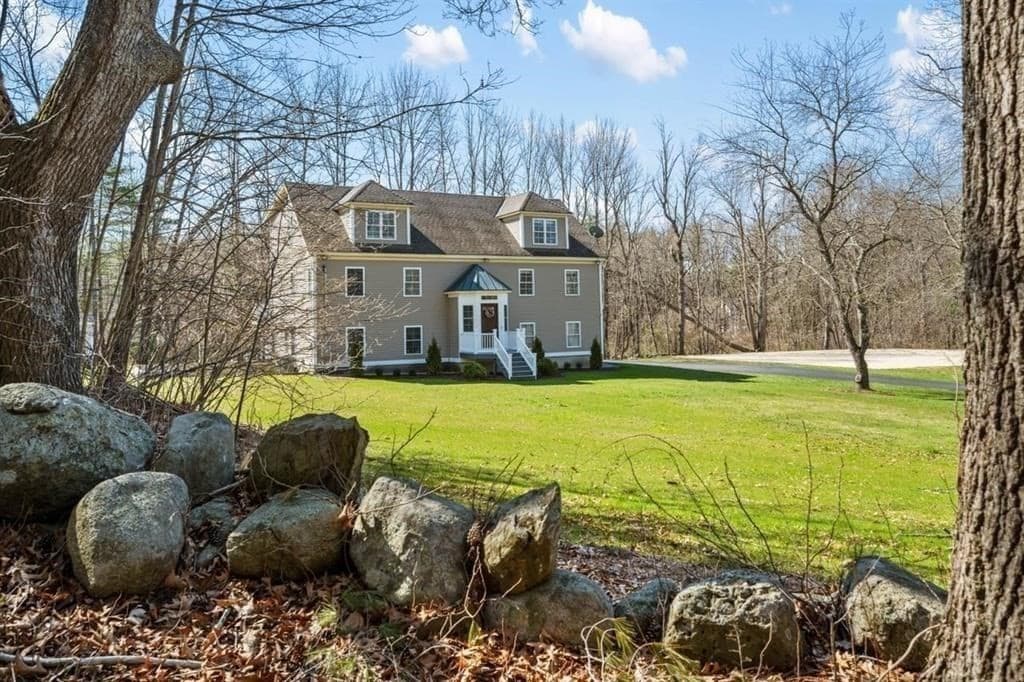 10 Sanborn Rd