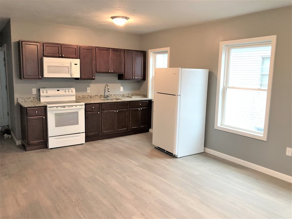 542 Bay St #2 photo 2