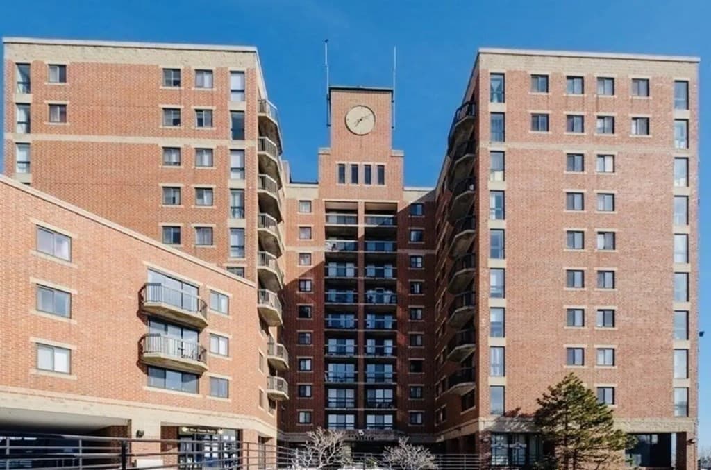 15 N Beacon St #303