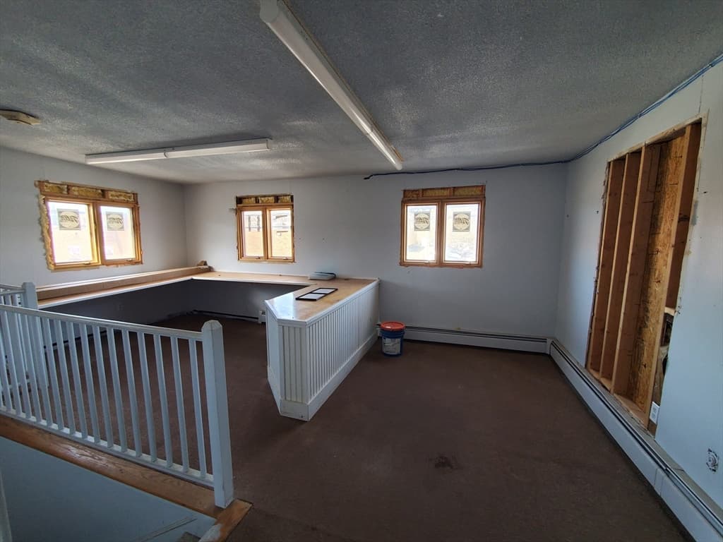 58 Foster St photo 5
