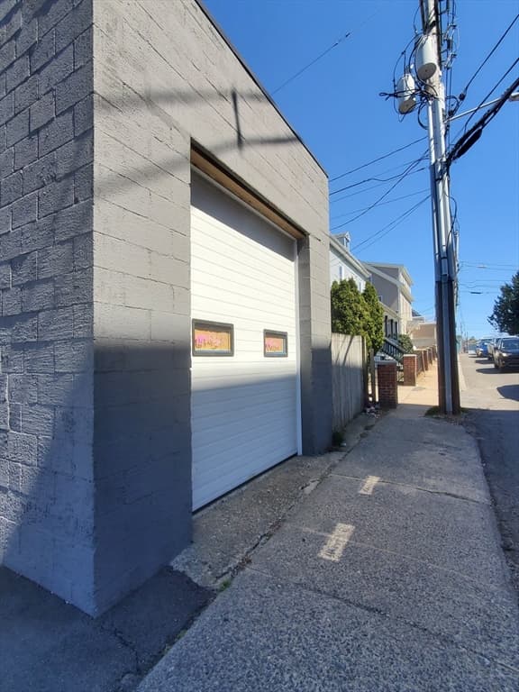 60 Foster St photo 3