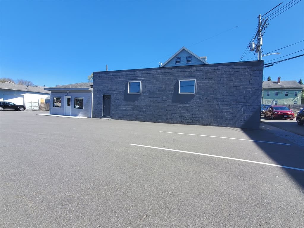 60 Foster St photo 4